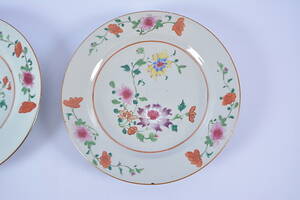 TALLRIKAR, 2 st, porslin, Famille Rose, 1700-tal.