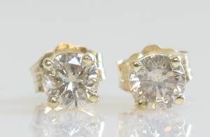 Par brillantørestikker, ca. 0.63 ct. 2