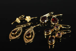 Øreringe af forgyldt 925 sterlingsølv med granater 4 par