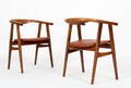 Hans J. Wegner. Par armstole af røget egetræ, model 5252