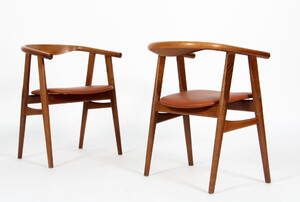 Hans J. Wegner. Par armstole af røget egetræ, model 5252