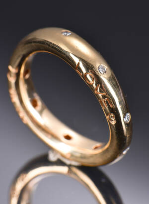 Ole Lynggaard. Love ring nr 4 af 18 kt guld med brillanter Denne vare er sat til omsalg under nyt varenummer 4938241