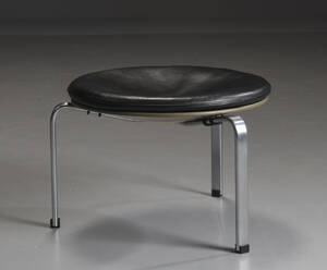 Poul Kjærholm. Skammel model PK33 