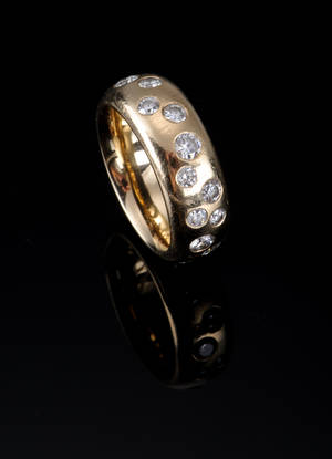 Vrenis Guldsmedie. Kraftig brillantring - ca. 1.50 ct. WVVS