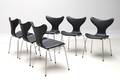 Arne Jacobsen 1901 - 1971. Sæt på seks stole Mågen model 3108, sort Savanne læder 6