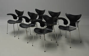Arne Jacobsen. Sæt på seks armstole, model 3208 Liljen, årg. 2008 6 