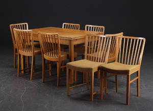 Fritz Hansen. Bord med hollandsk udtræk samt otte stole 9