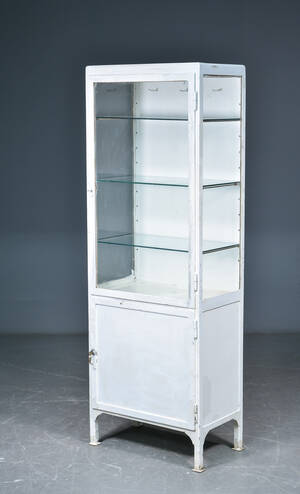 Stålskab  vitrine med hylder af glas