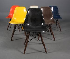 Charles Eames Sæt på seks skalstole i gennemfarvet glasfiber, model DSW, multifarvede 6