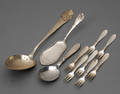 En samling sølvbestik 10