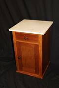 NATTYGSBORD MAHOGNY, MARMORSKIVA