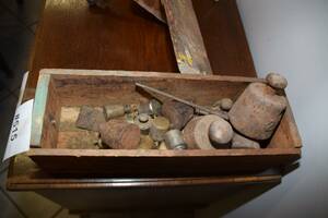 Parti vikter, bl a i mässing