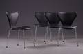 Arne Jacobsen 1901-1971 Sæt på fire stole model 3107, sort læder 4