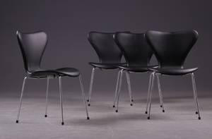 Arne Jacobsen 1901-1971 Sæt på fire stole model 3107, sort læder 4