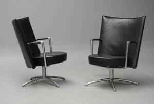 Johannes Foersom Peter Hjort-Lorentzen. Par Partner Lounge-chairs kontorstole med returdrej, sort læder, model EJ-70. 2