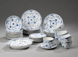 Kgl. Porcelæn. Musselmalet halvblonde 34