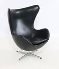 Arne Jacobsen. Lænestol med vippefunktion, model 3316 i sort læder 