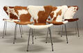 Arne Jacobsen. Sæt på seks 7er stole med nybetrukket hereford skind 6.