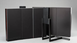 Bang  Olufsen. Par Beovox Red Line RL 140 højttalere på tilhørende fødder. 2