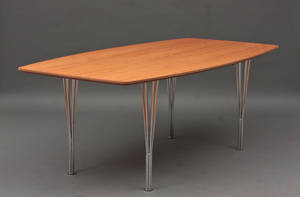 Snedkermester Lau Lauritsen født 1975. Spisebord af amerikansk kirsebærtræ, olieret.