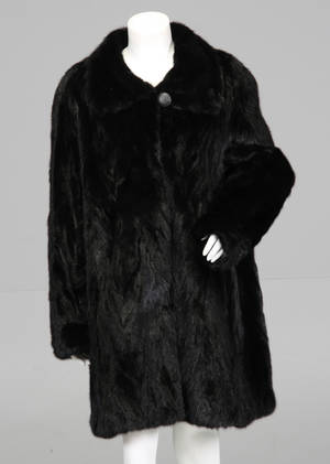 Minkfrakke af sort, blank stykmink, str ca 44