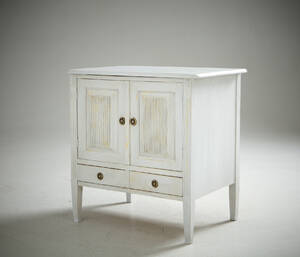 Skåp i gustaviansk stil,