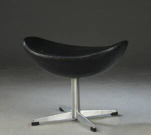 Arne Jacobsen, skammel til Ægget, model 3127