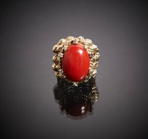 Ring i 14 k guld korall diamanter