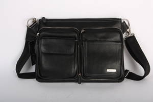 Apples. Taske i sort skind.