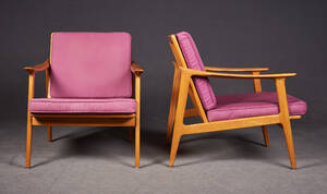 Zwei Lounge chairs mit magentafarbenen Bezügen, Dänischer Designer 2