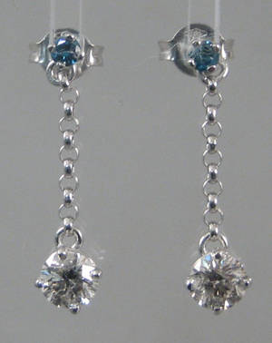 Par brillantørestikkere. Ca. 0.82 ct 2