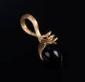 Ole Lynggaard. Lotus spire vedhæng af 18 kt. satineret guld med onyx