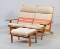 Hans J. Wegner 1914 - 2007. Par hvilestole  Modul sofa, samt skammel model GE-375 3