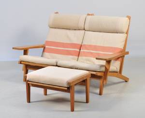 Hans J. Wegner 1914 - 2007. Par hvilestole  Modul sofa, samt skammel model GE-375 3