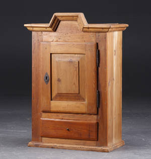 Tobaksskab, fyrretræ. 1800-tallets slutning