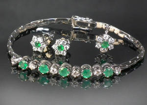 Schmuckset  Weißgold mit Smaragden und Brillanten  4 
