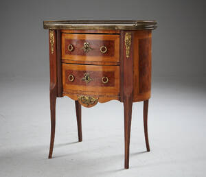 Hallbyrå med stenskiva