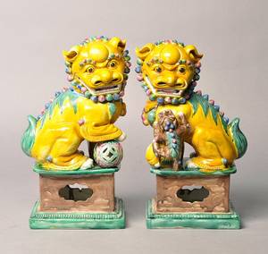 Et par Fohunde af porcelæn. 1900-tallets 2 halvdel. 2