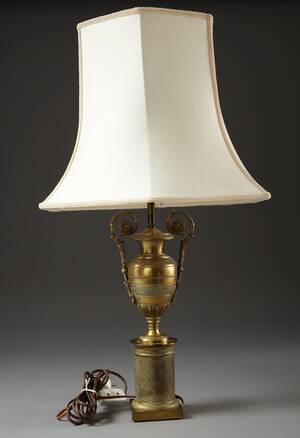 Bordslampa empirestil