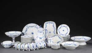 Bing  Grøndahl. Empire kaffestel af porcelæn 36