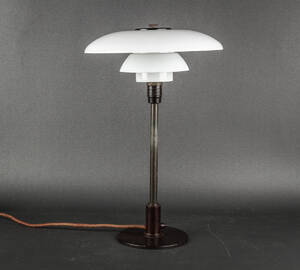 Poul Henningsen. PH 32 bordlampe, 1930erne