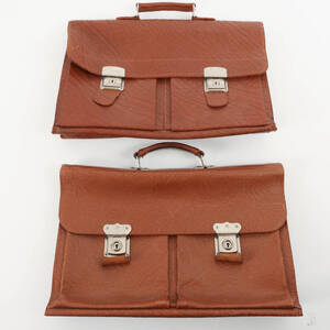 BANDYVÄSKOR, 2 st, läder