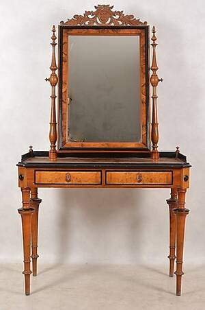 SMINKBORD, renässansstil, 1900-talets första hälft.