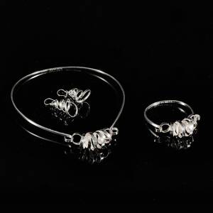 Halsband,  armband  1 par örhängen