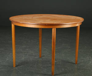 Spisebord af teaktræ, dansk møbelproducent