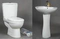 Coco. Håndvask med søjle samt sparetoilet.