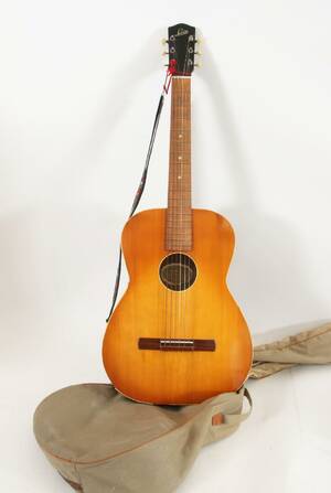 Akustisk gitarr, Levin