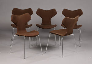 Arne Jacobsen 1902-1971. Fem Grand Prix stole, model 3130 5