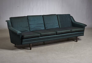Dansk møbelproducent. Fire-pers. sofa