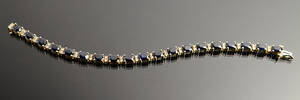 Armband i 14 k guld safirer diamanter